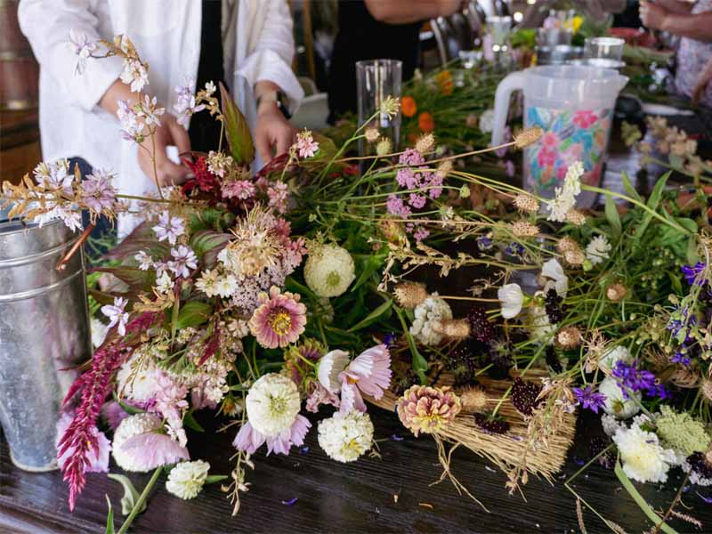 What is ikebana art?